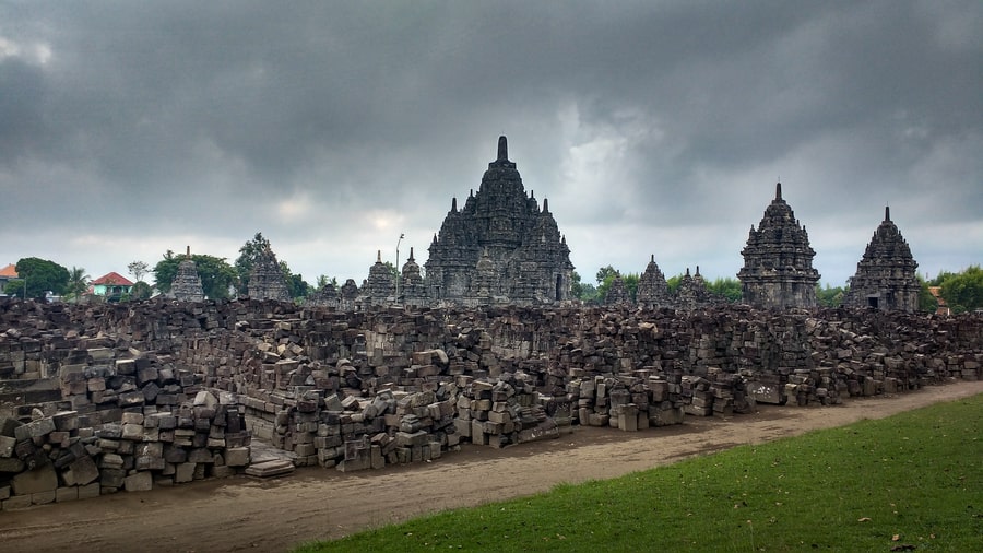 Viaje Sudeste Asiático. Ruinas-reconstruccion-prambanan-temple