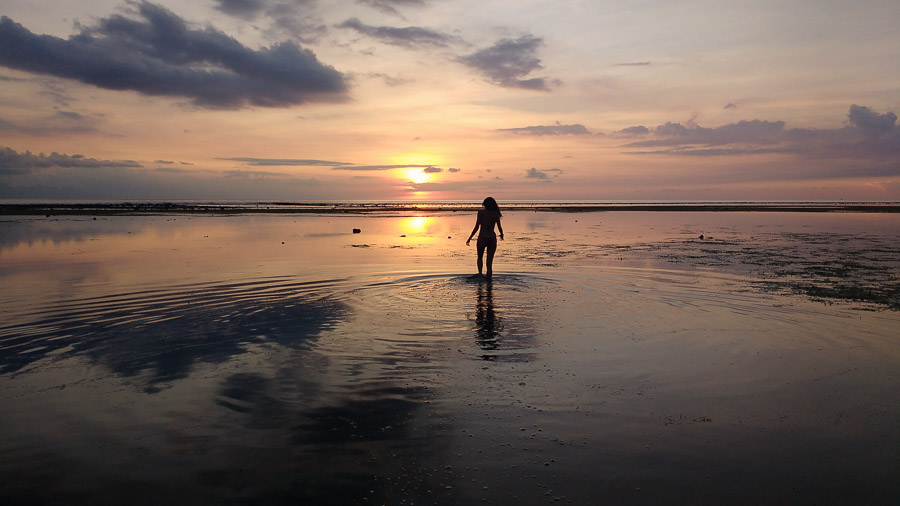 Contrata un seguro de viaje para Indonesia y disfruta de un atardecer en las Islas Gili