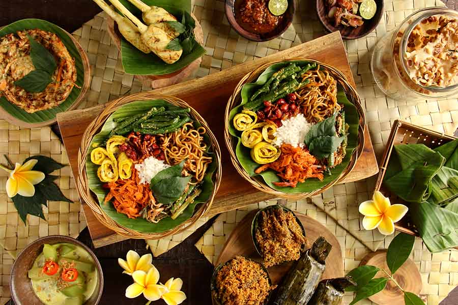 Where to eat typical balinese food in bali ubud