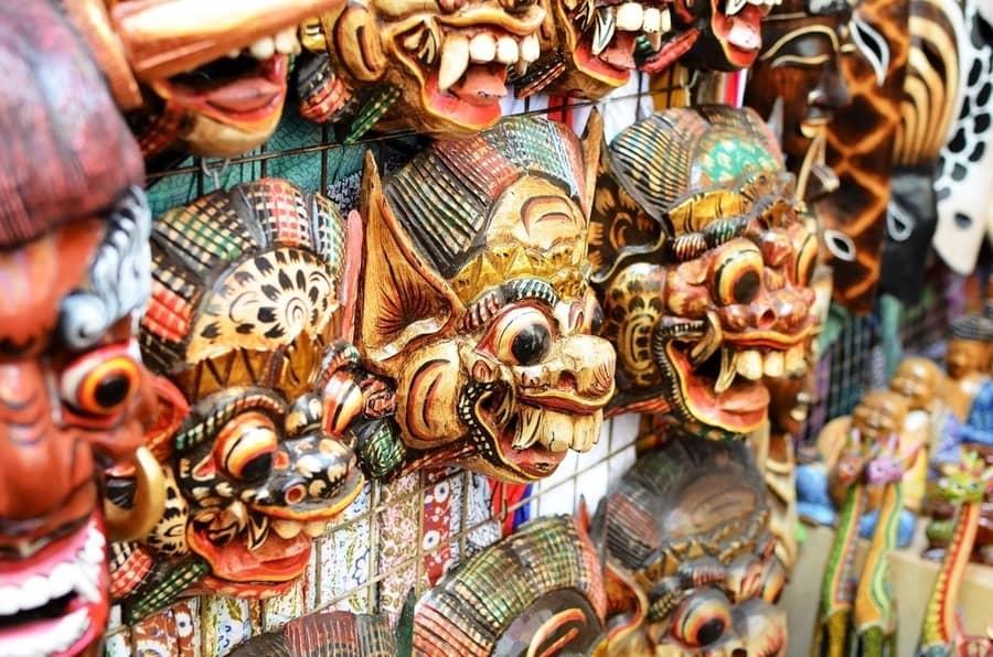 mascaras balinesas en el mercado de Ubud