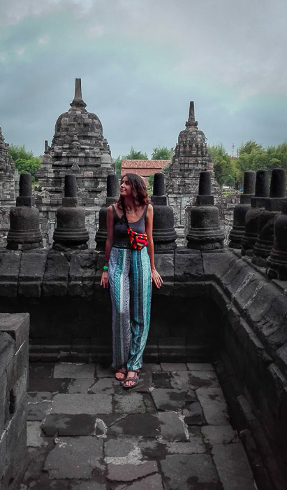 Amazona en templo hinduista prambanan
