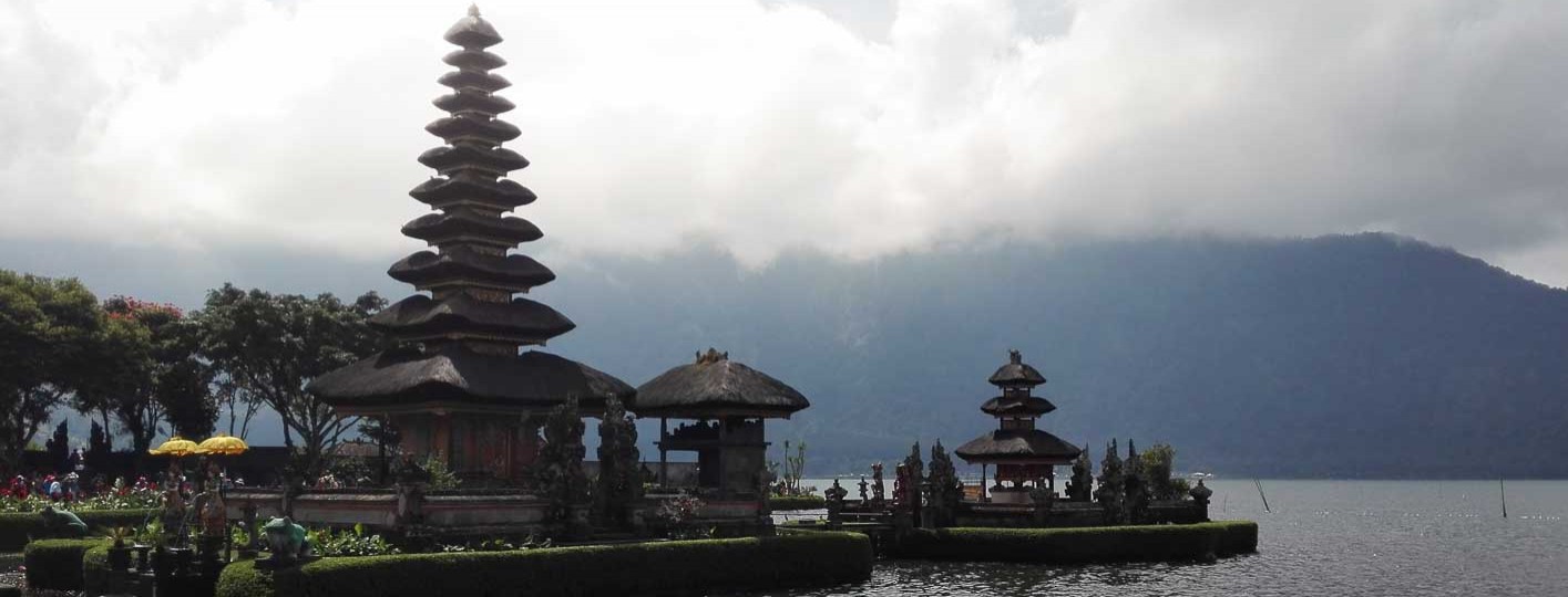 Tanah Lot temple bali, data indonesia internet
