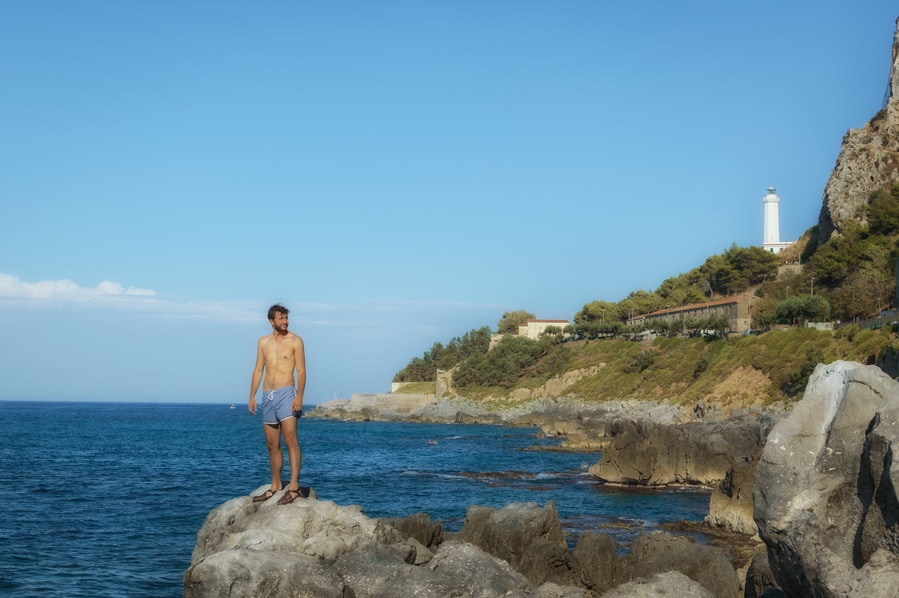 Huyendo de los turistas en las playas de Vía Giudecca en Cefalú Sicilia. cosas imprescindibles que hacer en un dia