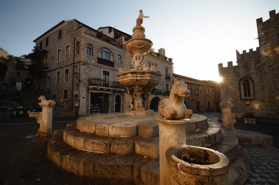 Fontana di Piazza Duomo Taormina Sicilia Italia turismo en taormina