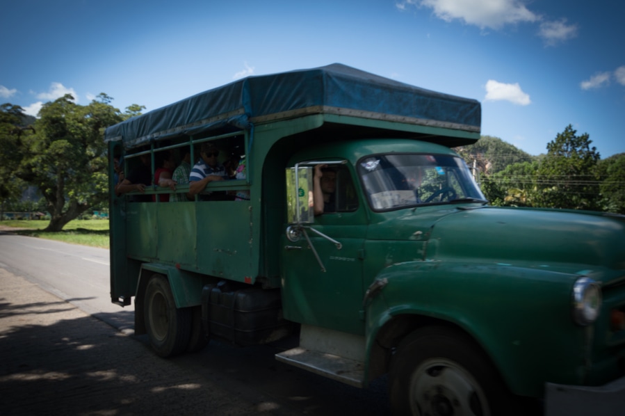 como organizar un viaje a cuba. botella Cuba transporte locales