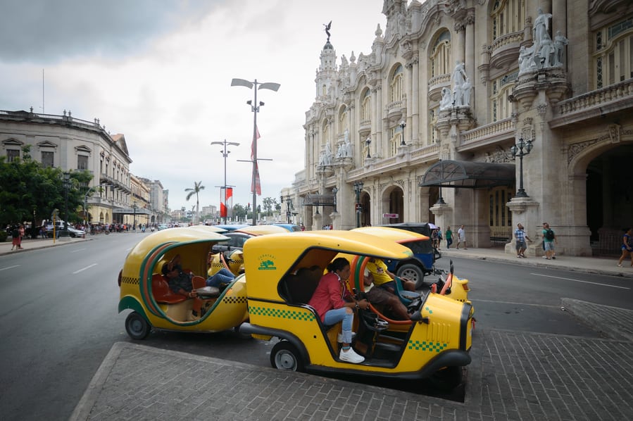 Cocotaxi Cuba La Habana. transporte organizar viaje a cuba