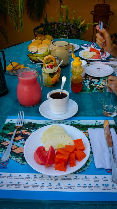 Desayuno en casa particular en trinidad. Zumo de guayaba con hielos infeccion por amebas hospital cubano