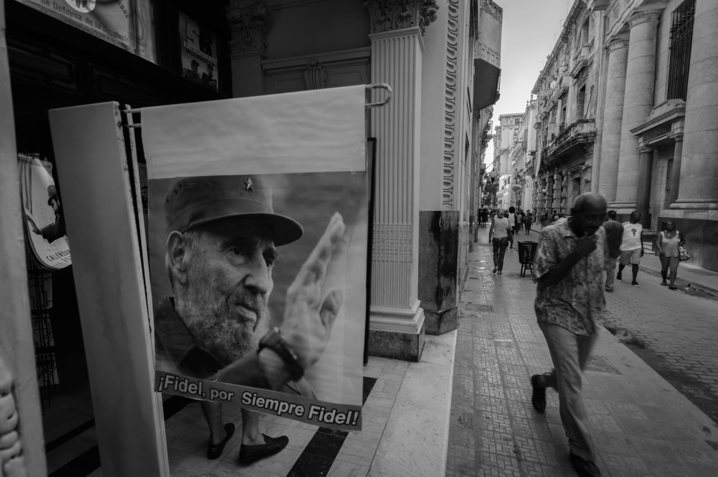 habana vieja cartel fidel blanco y negro fotografia la habana cuba. Guia de la Habana.