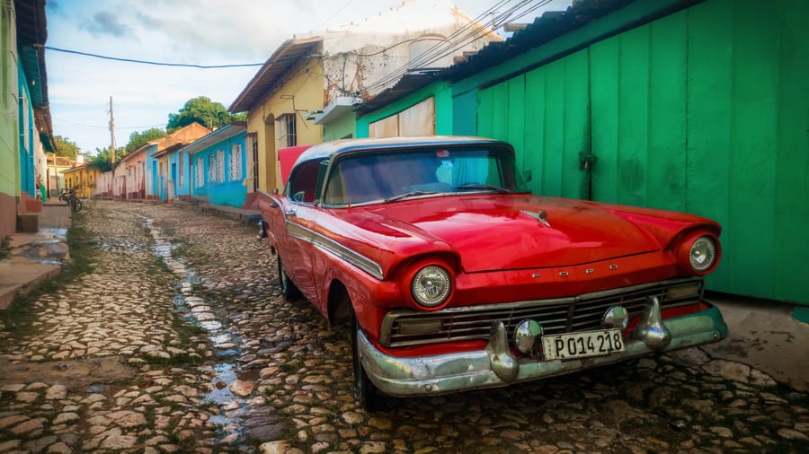  Guia de Trinidad Cuba Casas coloridas calles empedradas Coche Rojo