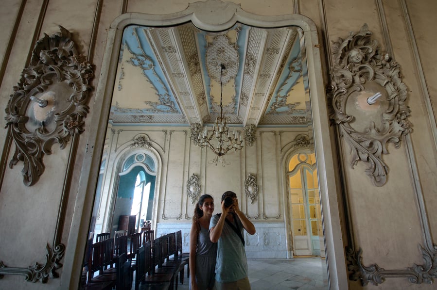 Guía de viaje de Cienfuegos Cuba. Decoración Interior del Palacio Ferrer Cuba Cienfuegos