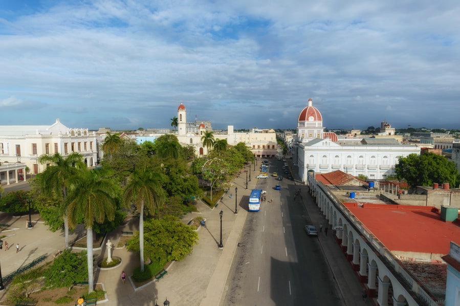 Parque José Martí visto desde Palacio Ferrer Cienfuegos cuba. Guía de viaje de Cienfuegos Cuba