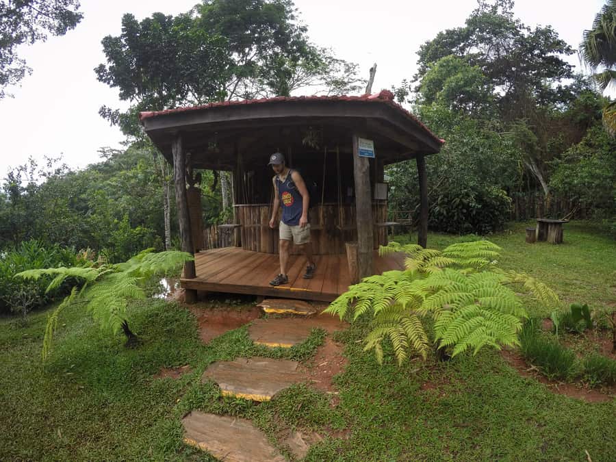 Caseta de Acceso al trail del Salto del caburni Trinidad cuba topes de collantes. turismo en trinidad cuba