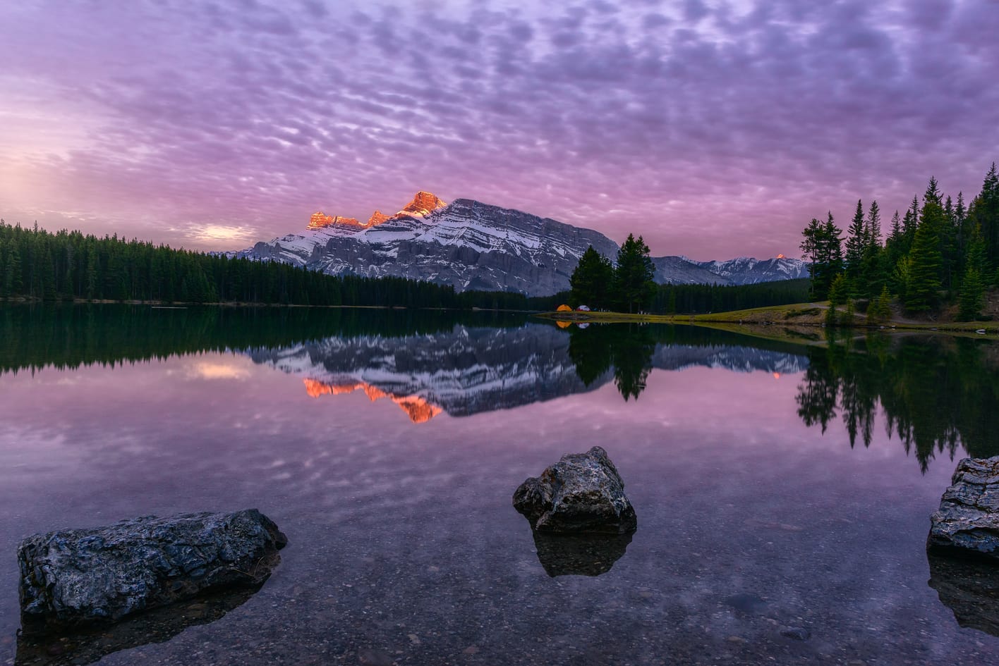 two jack lake mount rundle parque nacional banff viajes fotograficos economicos montañas rocosas canada
