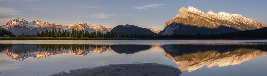 Vermilion Lakes, attractions in Banff Alberta Canada