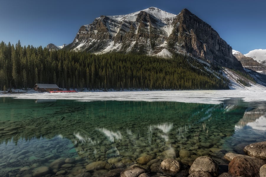 Lake louise lo mas turistico de Parque Nacional Banff opiniones viajes fotograficos montañas rocosas canada
