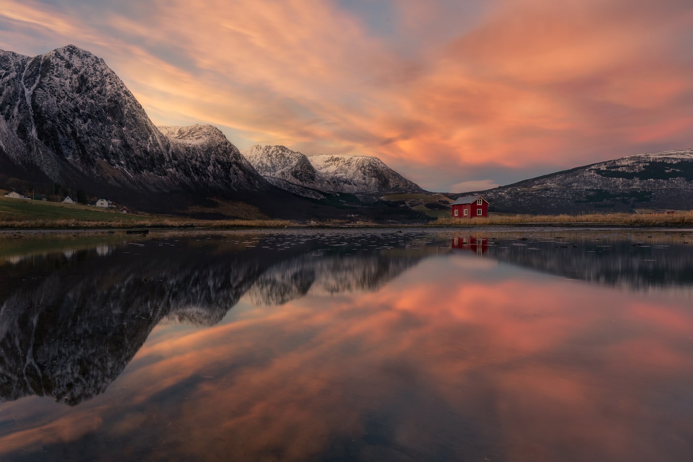 photographing reflections in lakes a technique for long exposure daytime photography