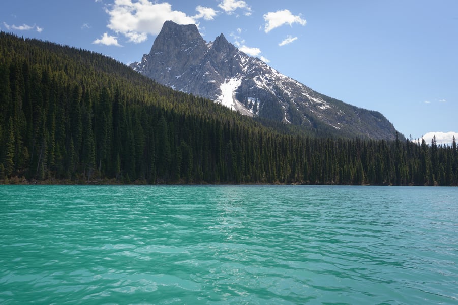 emerald lake el lago más bonito del parque nacional yoho montañas rocosas de canada