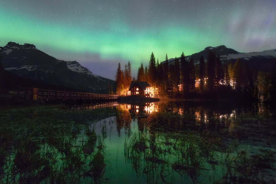 guia de viaje de cosas que tienes que hacer en el parque nacional yoho emerald lake lodge nocturna