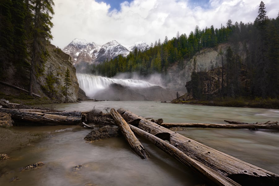 wapta falls catarata en el parque nacional yoho canada montañas rocosas viajes fotograficos naturaleza