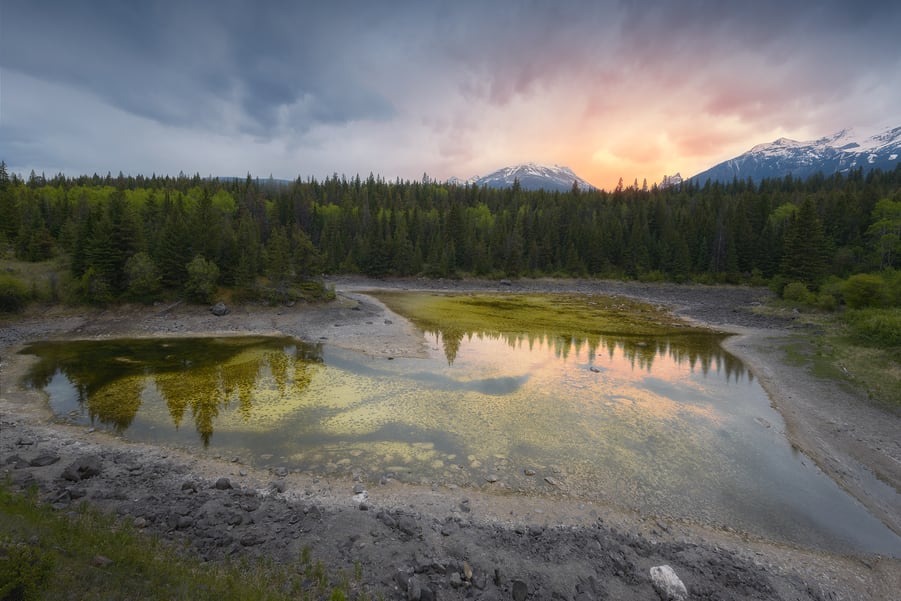 valley of where to sleep at the icefields parkway canada