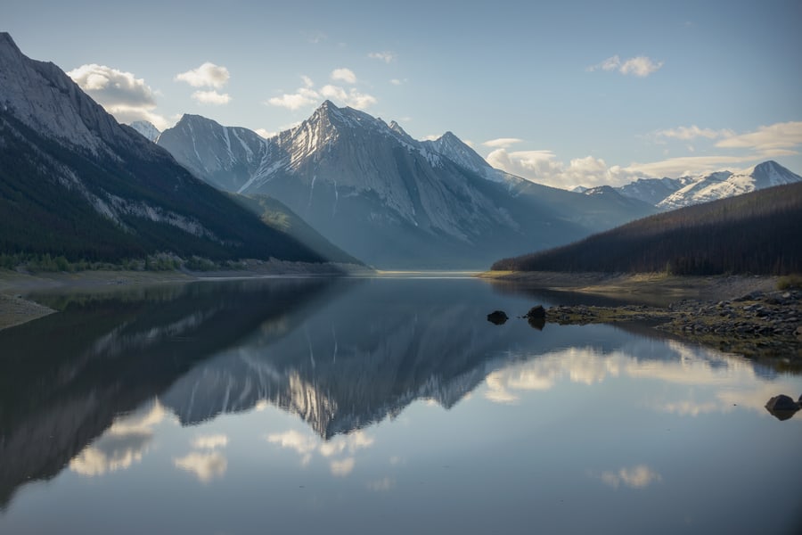 medicine lake lago magico que desaparece en jasper national park cosas que no te puedes perder