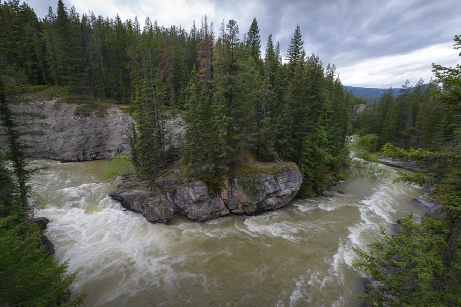 maligne canyon waterfalls best view in jasper national park