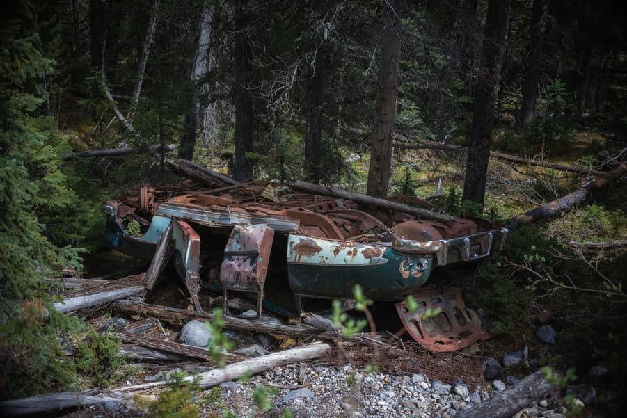 coche viejo dado la vuelta accidente icefields parkway
