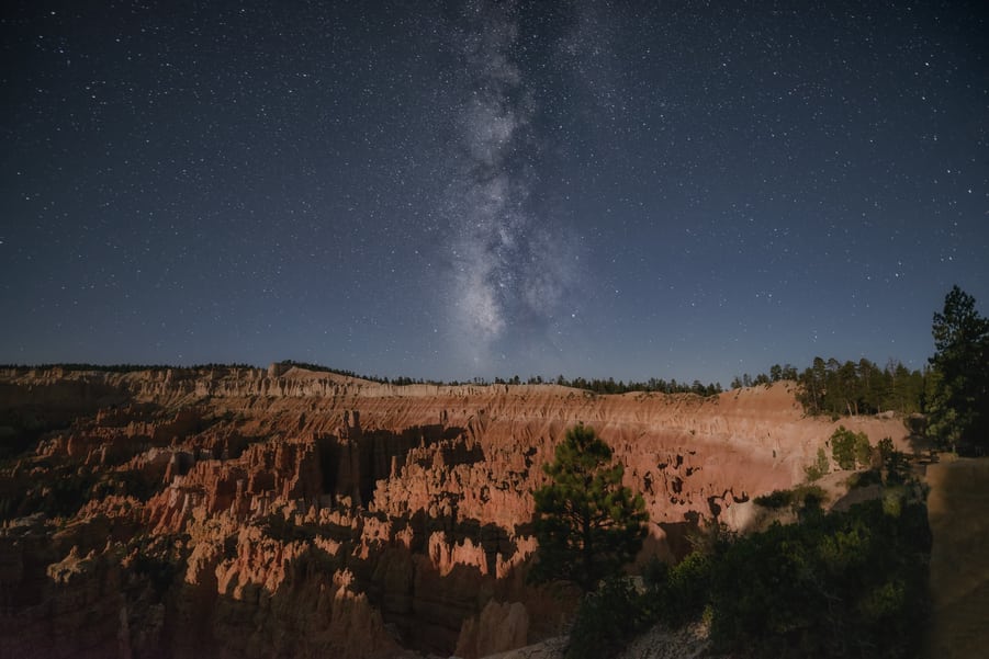 Moon phase to see the Milky Way 