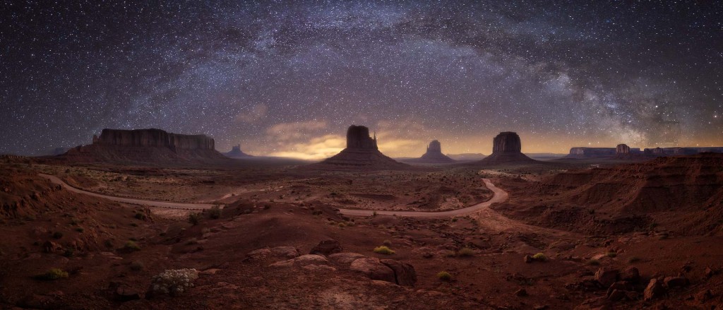 “Milky Way over Monument Valley” – Néstor Rodán