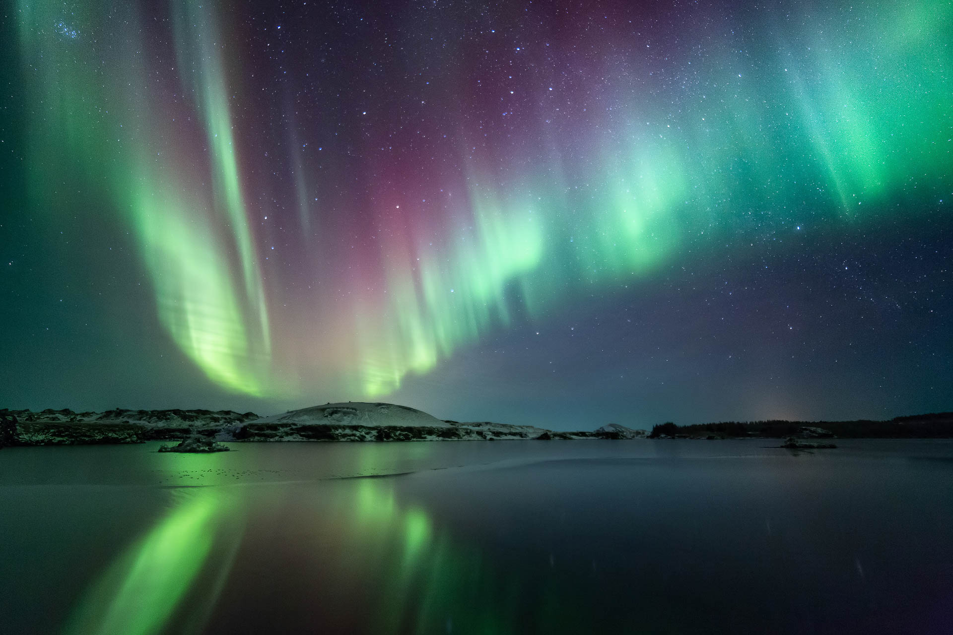 Aurora boreal lago Mývatn Islandia Fiordos norte