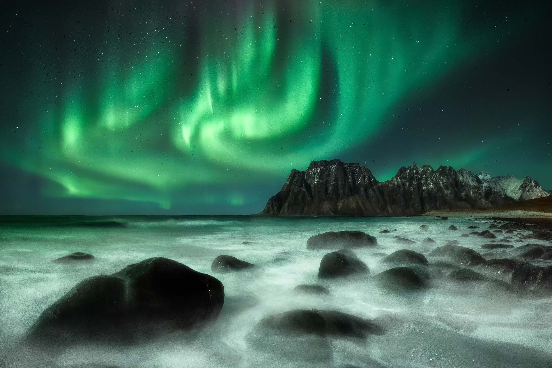 Aurora boreal Noruega Lofoten  Uttakleiv
