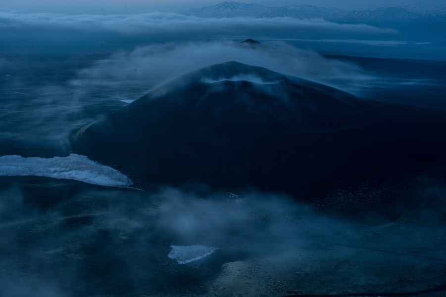 viaje a kamchatka en grupo precio mar de nubes volcan