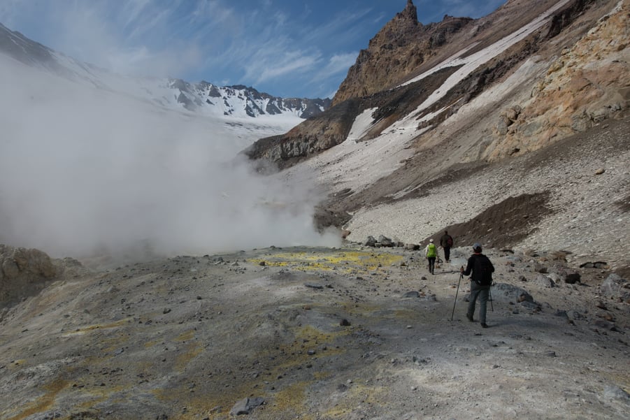 tour a kamchatka volcán Mutnovsky ruta de senderismo rusia
