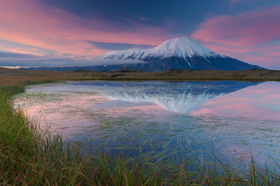 paisajes de kamchatka volcan tolbachik reflejo lago