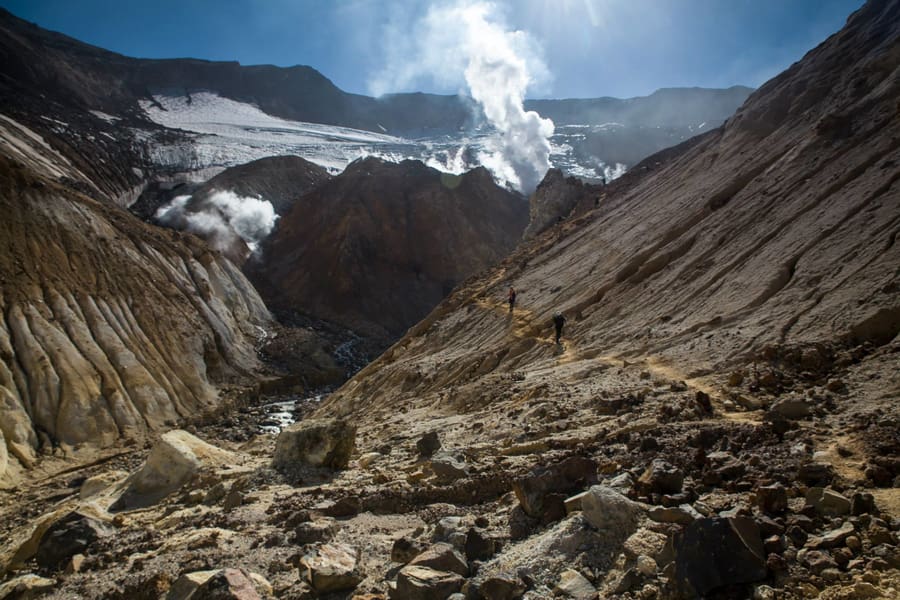 volcán Mutnovsky trekking viaje a kamchatka volcanes y osos