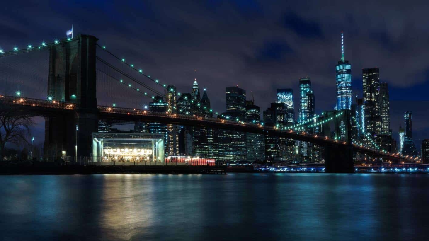 El distrito de Brooklyn de Nueva York de noche