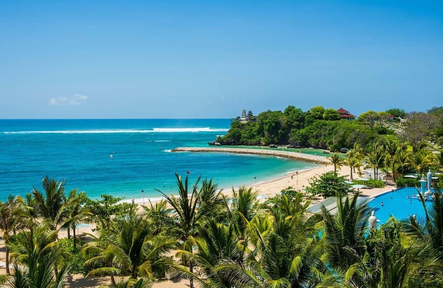 Blue beach of Nusa Dua in Bali Luxury accommodations