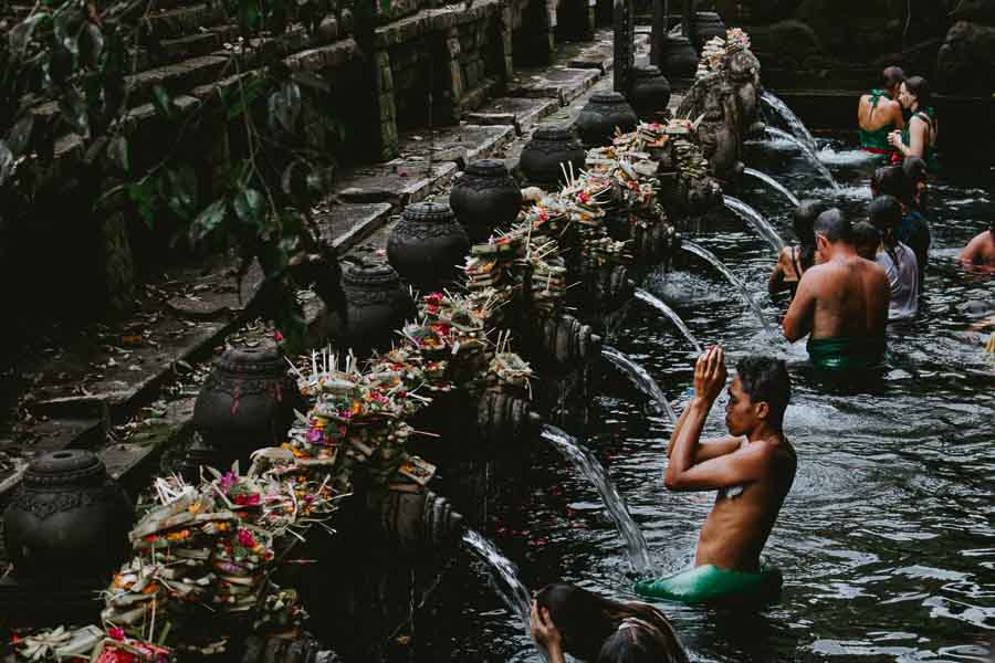 Tirta Empul: templo mas sagrado de bali donde los balineses se purifican