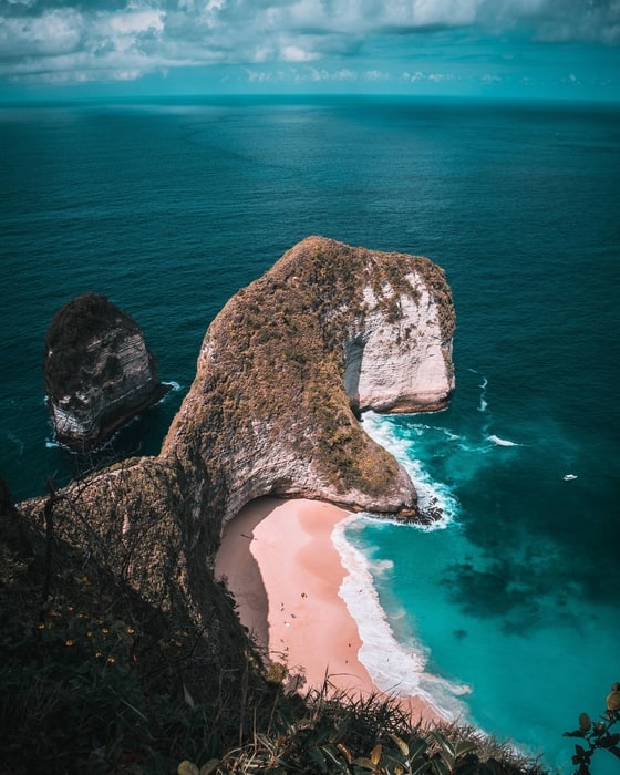 Ocean cliff in Indonesia, esim indonesia telkomsel 