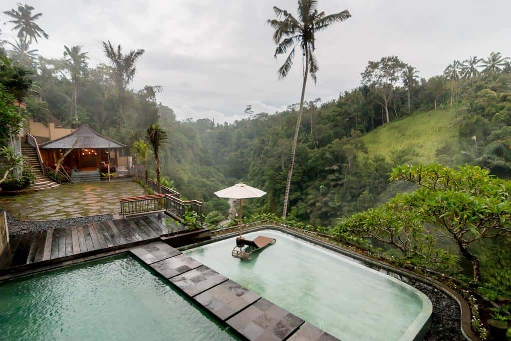 Ubud es buena zona para alojarse en Bali piscina hotel
