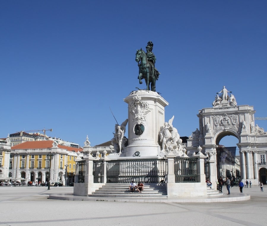 Walk in Praça do Comercio, something to do in Lisbon