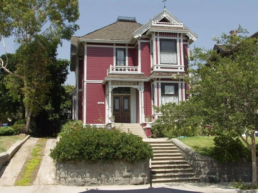 Carroll Avenue, where to know the famous houses of Los Angeles