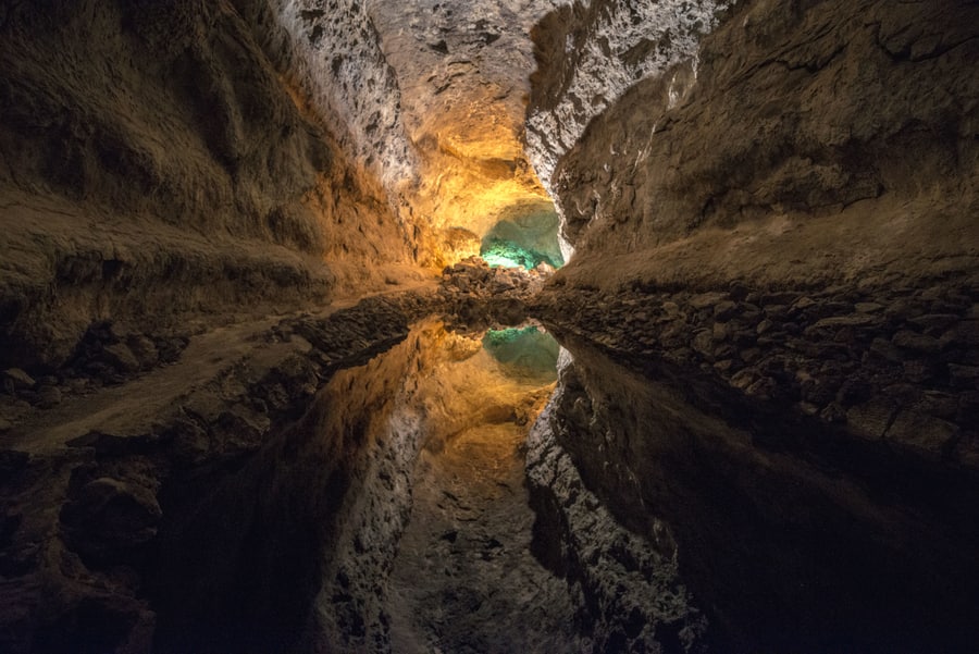 Excursión a Timanfaya, Cueva de Los Verdes y Jameos del Agua, una visita guiada por Timanfaya