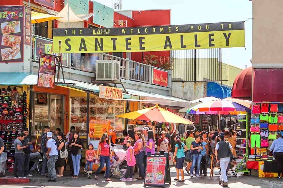 Santee Alley, un lugar con tiendas baratas en Los Angeles California