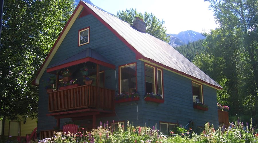 Fossil Beds Guesthouse, cheap hotel in Yoho National Park