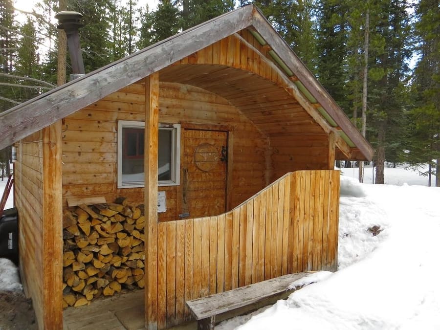 HI-Mosquito Creek Hostel, where to stay in Banff cheap