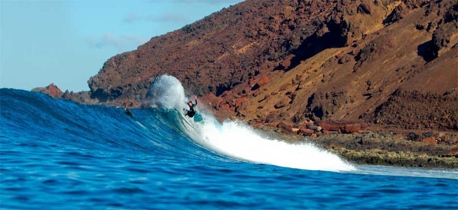 Surfear en Isla de Lobos, algo que hacer en Islote de Lobos