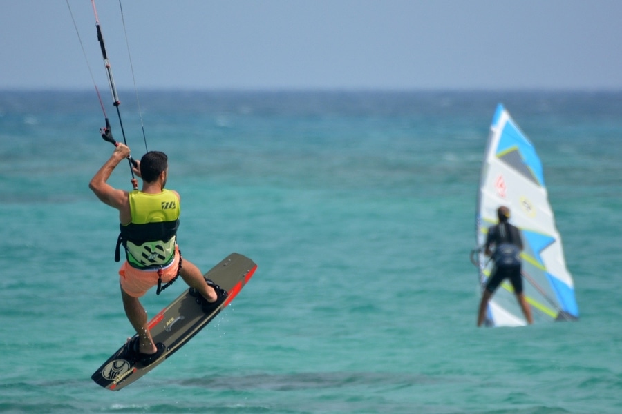 Windsurf y Kitesurf, algo divertido que hacer en Costa Calma fuerteventura