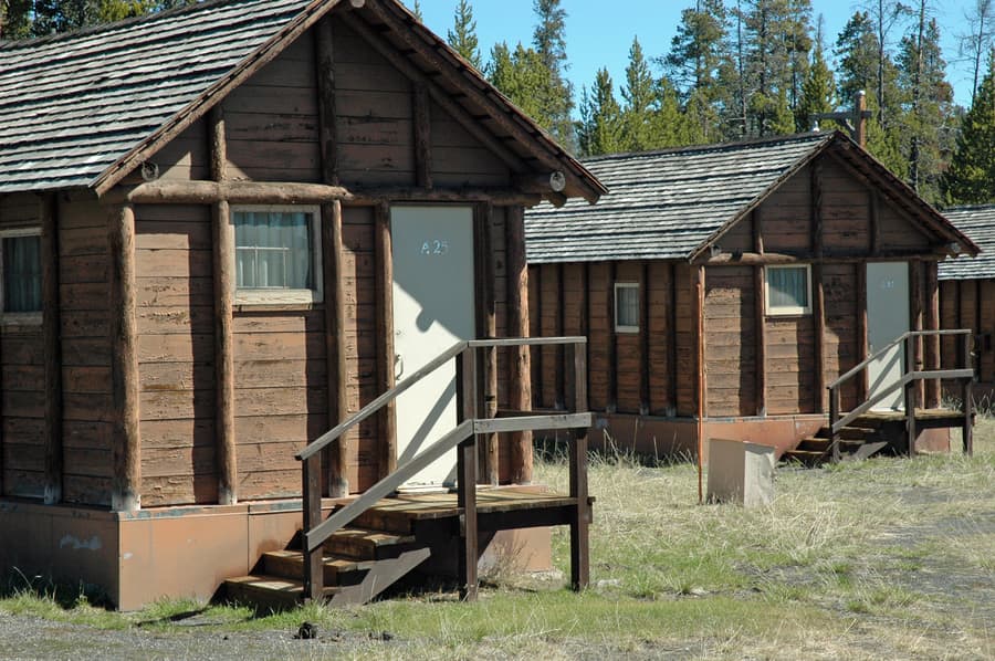 Lake Lodge Cabins, where to sleep in Yellowstone, USA