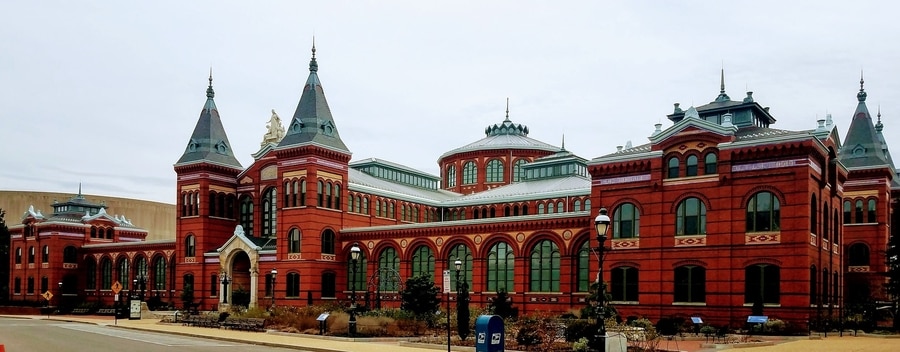 Smithsonian Institution Building, museums to visit in DC